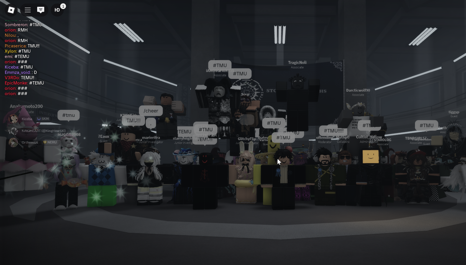 A large crowd of Roblox players gathered during The Final Myth Hunt